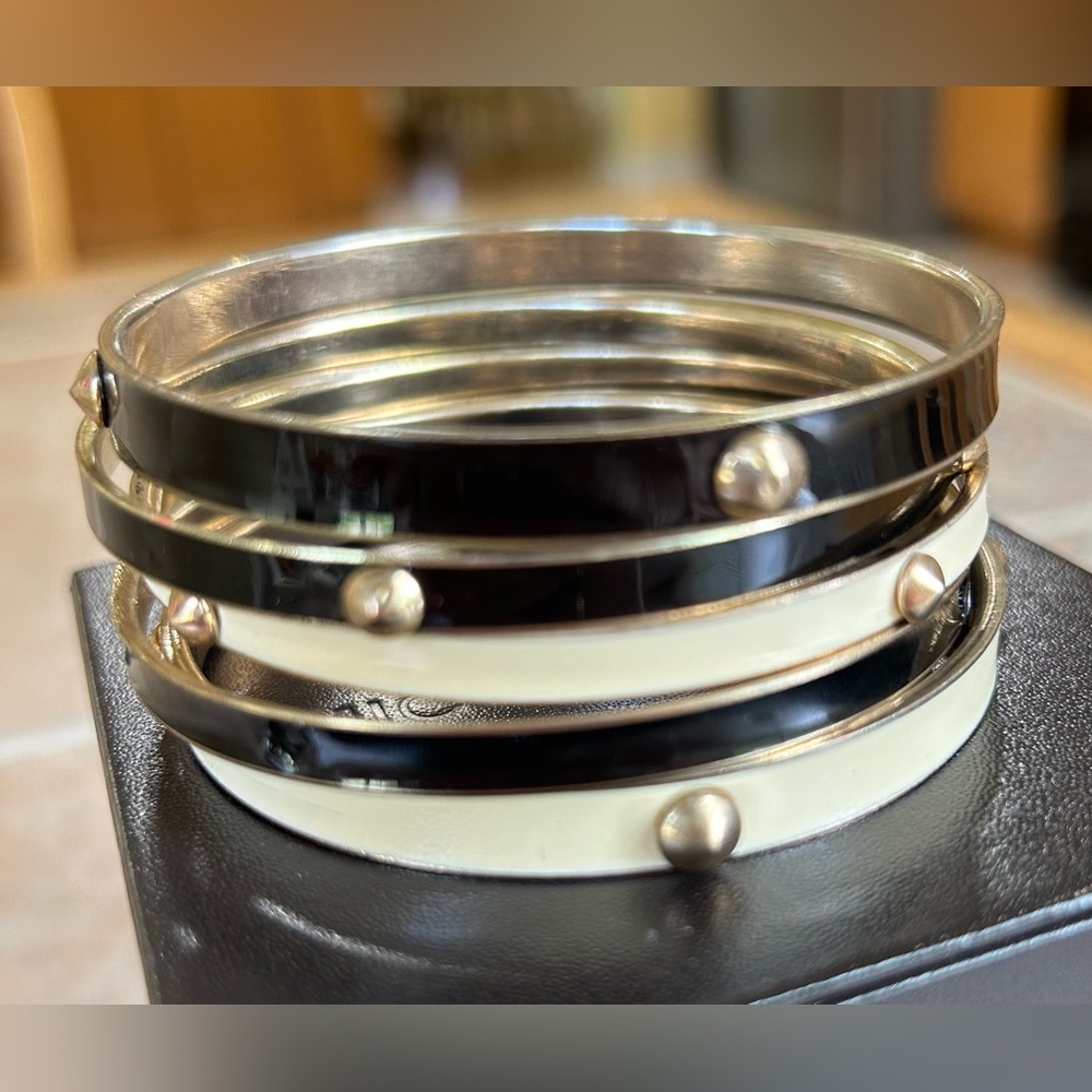 Bangle bracelets (set of 5) cream & black
